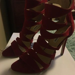 Steve Madden Swyndlee Women’s Heel Red Nubuck